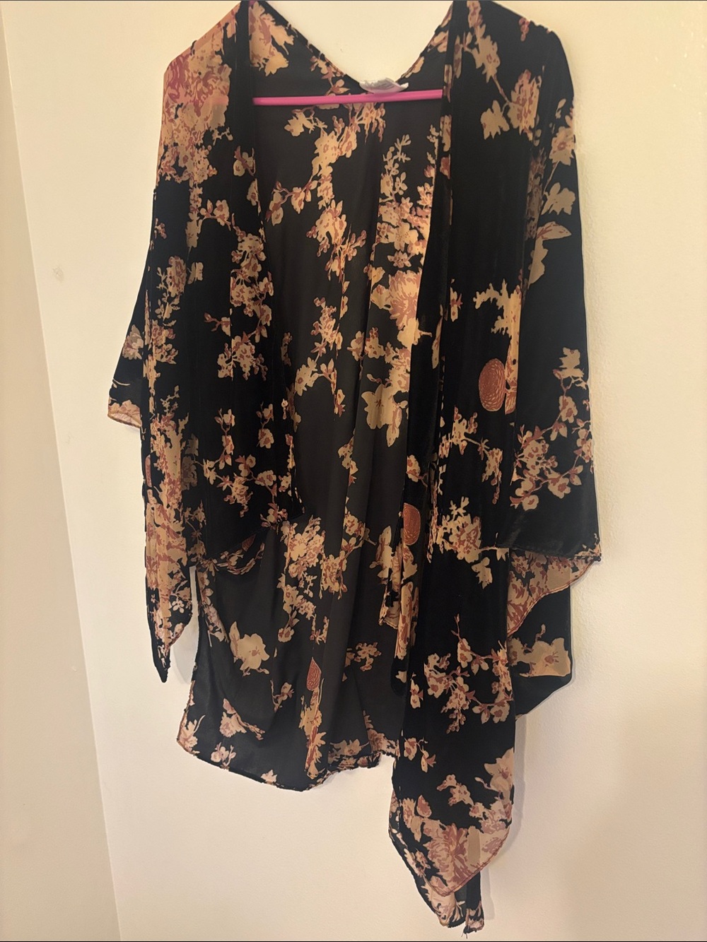 Francesca's Collections Black Floral Kimono Cardigan